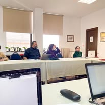 Membri ai comunității adunați pentru susținerea dialogului și solidarității locale