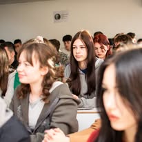 Participanți la un program dedicat egalității de șanse și incluziunii sociale