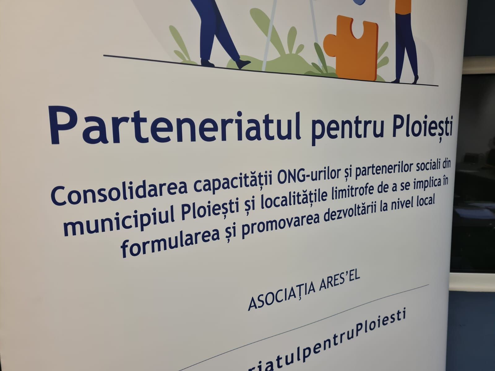 Tineri voluntari și reprezentanți comunitari la întâlnirea civică din Ploiești